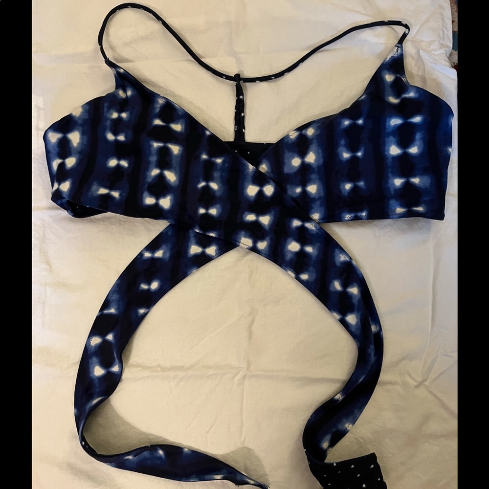 Athleta Reversible tie-around bikini top